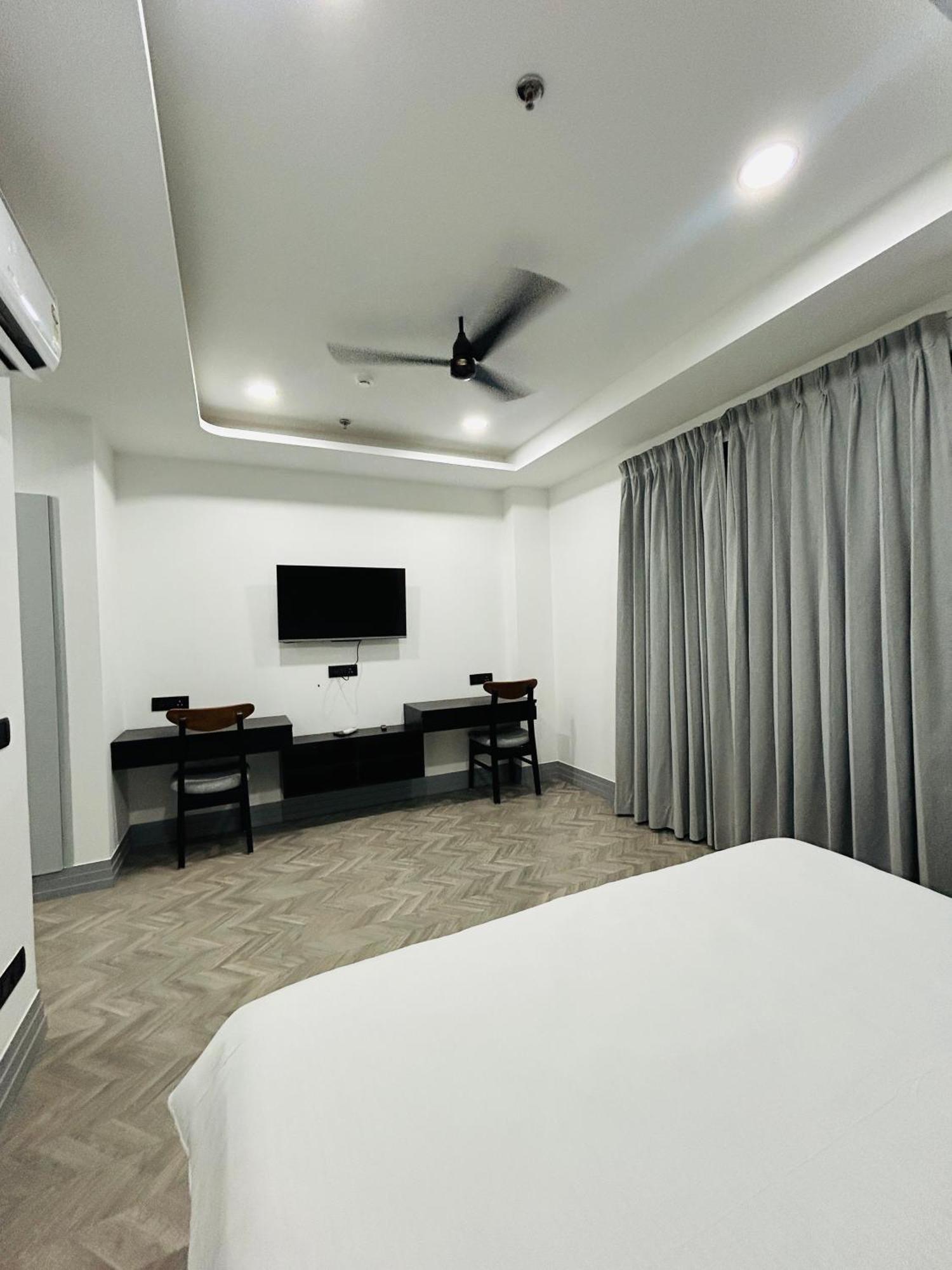 Bedchambers Luxury Apartment Near Golf Course Road Gurgaon Exterior photo