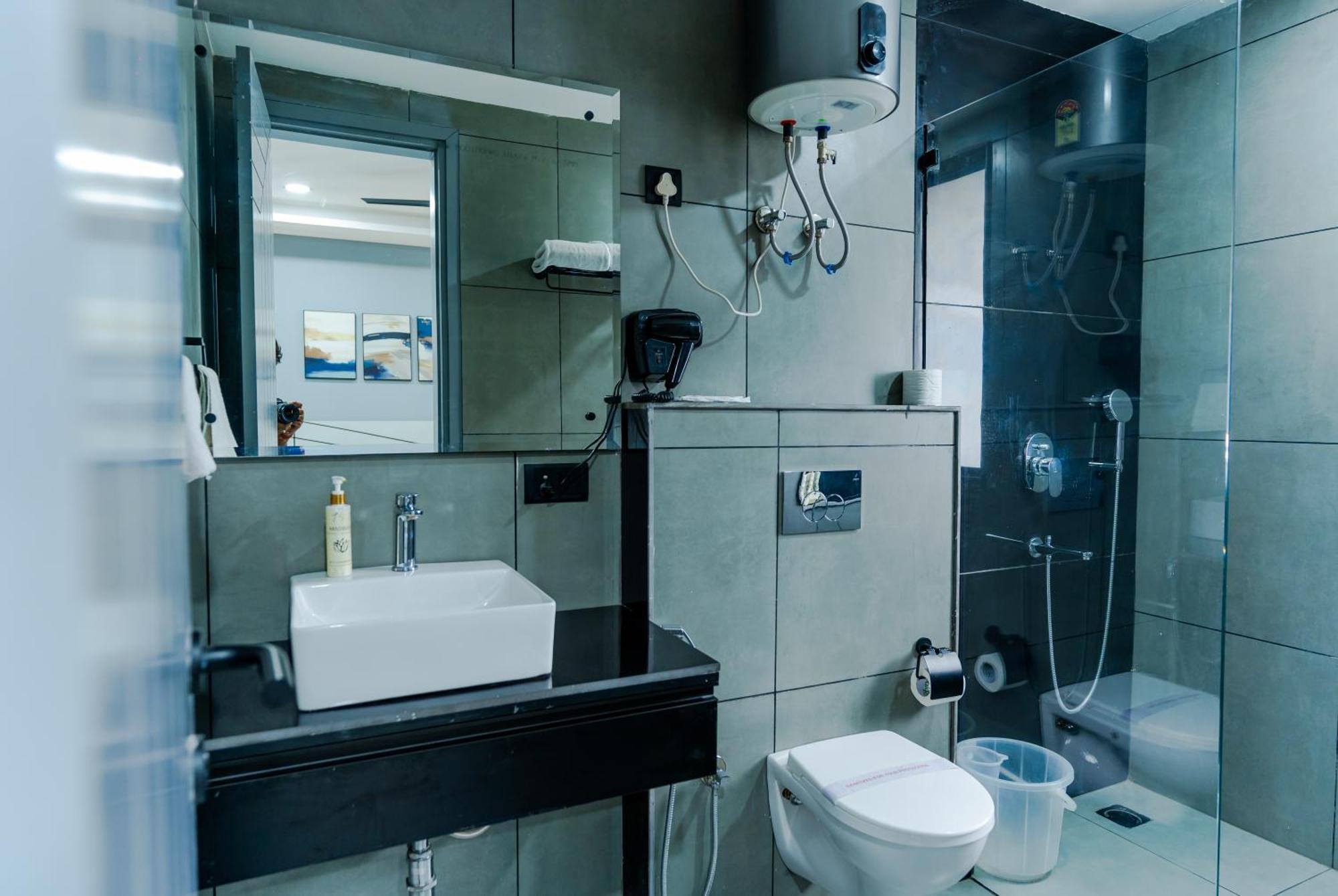 Bedchambers Luxury Apartment Near Golf Course Road Gurgaon Exterior photo